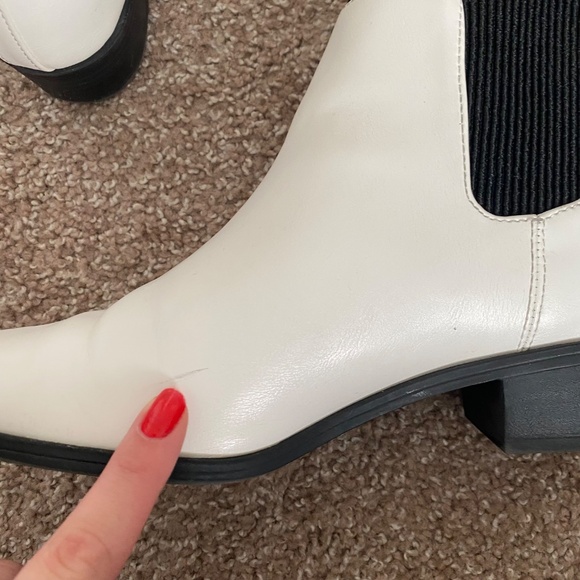 ❤️‍🔥🎸STYLISH ROCKER GIRLIES💋❤️‍🔥 White Ankle Boots w/ Pointed Toe - Picture 7 of 14